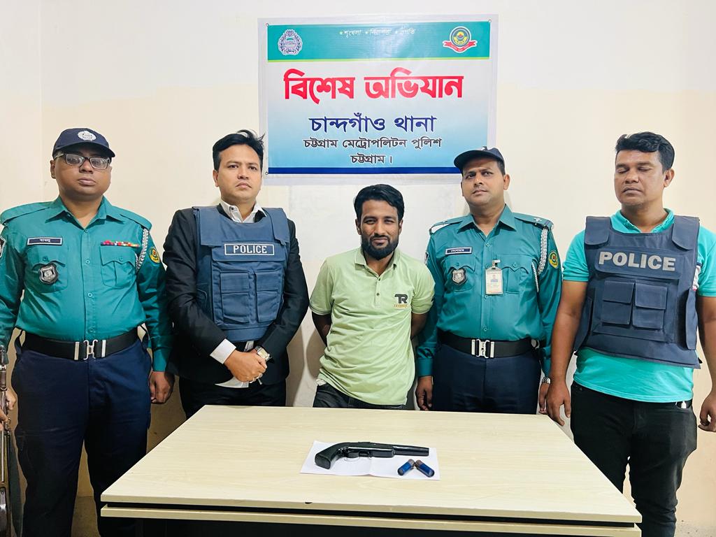 চান্দগাঁওয়ে  সন্ত্রাসী টেম্পু অস্ত্রসহ গ্রেপ্তার