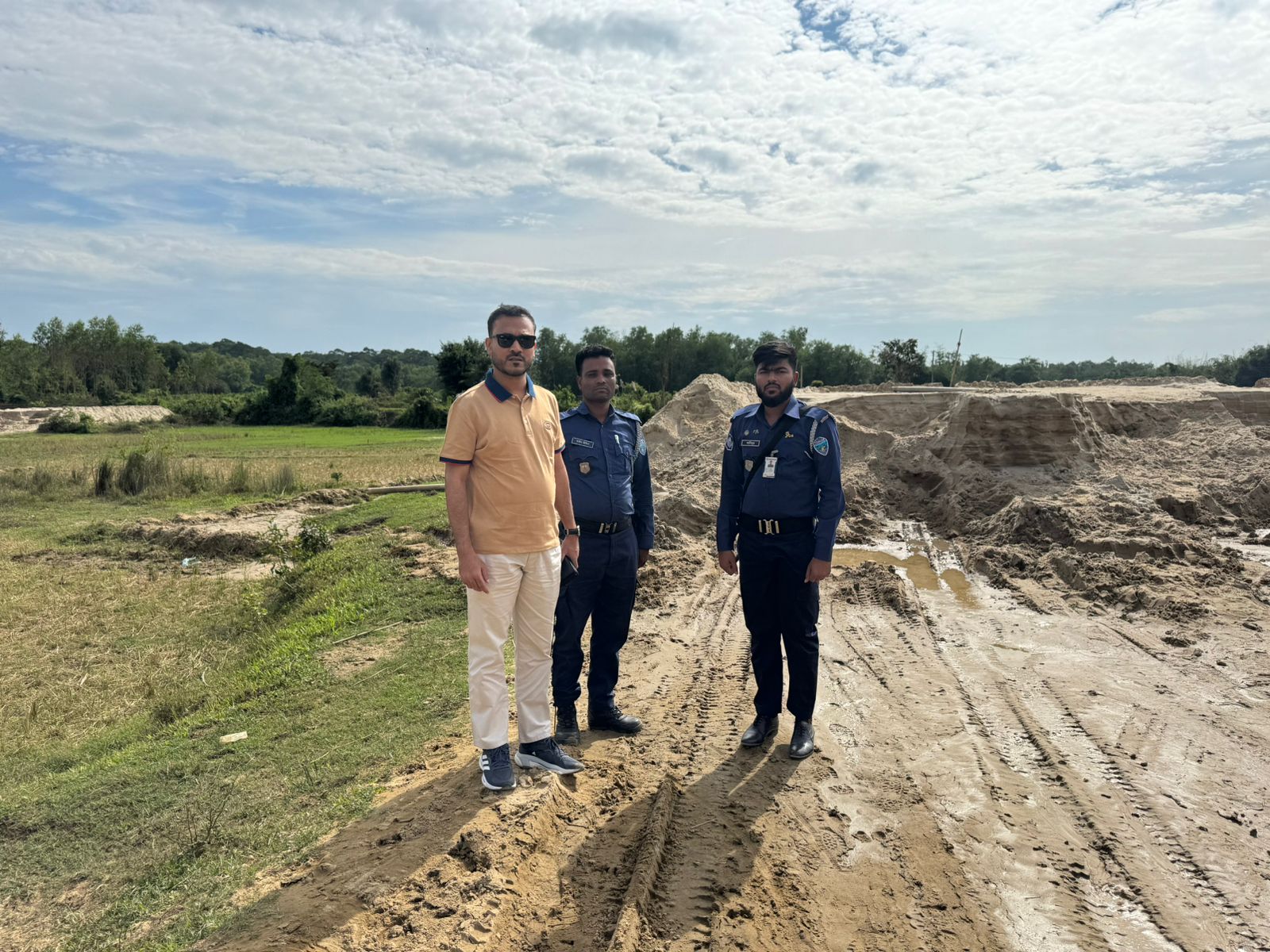 ফটিকছড়িতে ১০ হাজার ঘনফুট বালু জব্দ করলো ভ্রাম্যমাণ আদালত