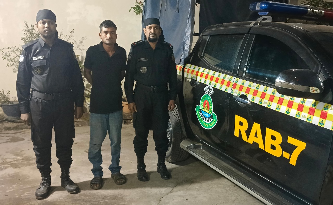 সীতাকুণ্ডে অপহরণ ও হত্যা মামলার পলাতক আসামী গ্রেপ্তার