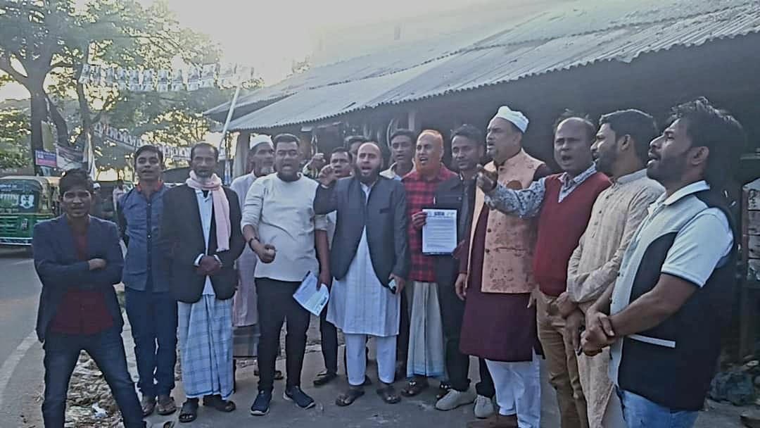 ডামি ভোট বর্জনে চট্টগ্রাম দক্ষিণ জেলা বিএনপির লিফলেট বিতরণ