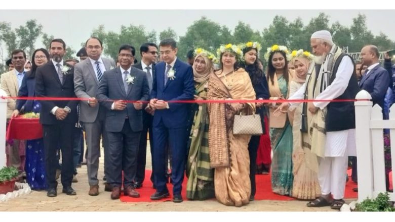 ফৌজদারহাটে ডিসি পার্কে মাসব্যাপী ফুল উৎসবের উদ্বোধন