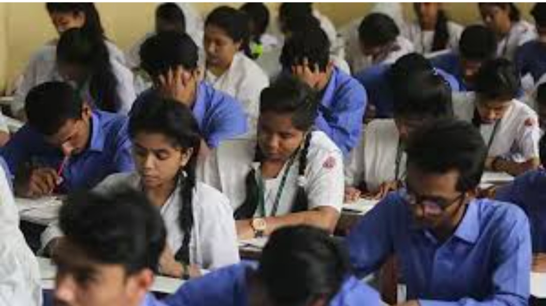 চট্টগ্রামে এসএসসি পরীক্ষায় বসলো  প্রায় দেড় লাখ শিক্ষার্থী