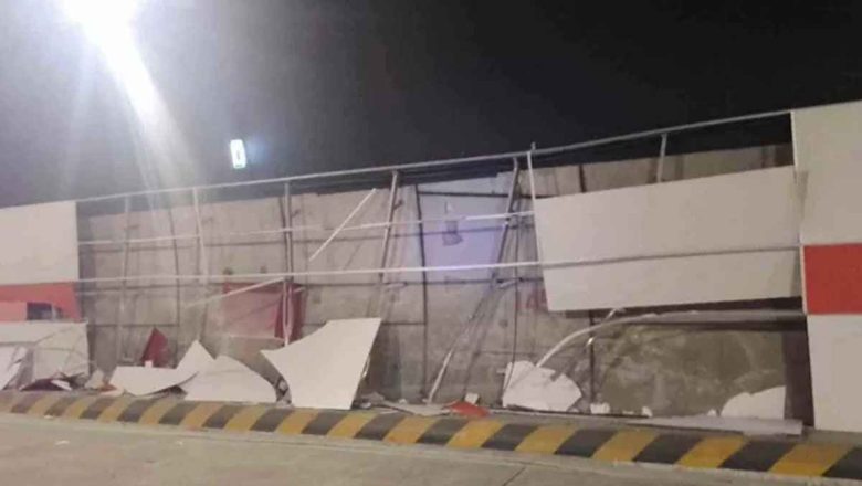 বঙ্গবন্ধু টানেলে ভেতর উল্টে গেল ট্রাক, ভাঙ্গলো ডেকোরেশন বোর্ড