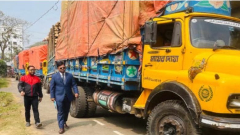 ফটিকছড়িতে অবৈধ ৫ ট্রাক কাঠ জব্দ