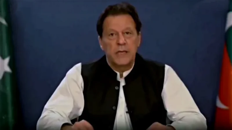 নিরঙ্কুশ জয় দাবি ইমরান খানের