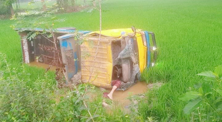 বোয়ালখালীতে ট্রাক উল্টে চালক নিহত