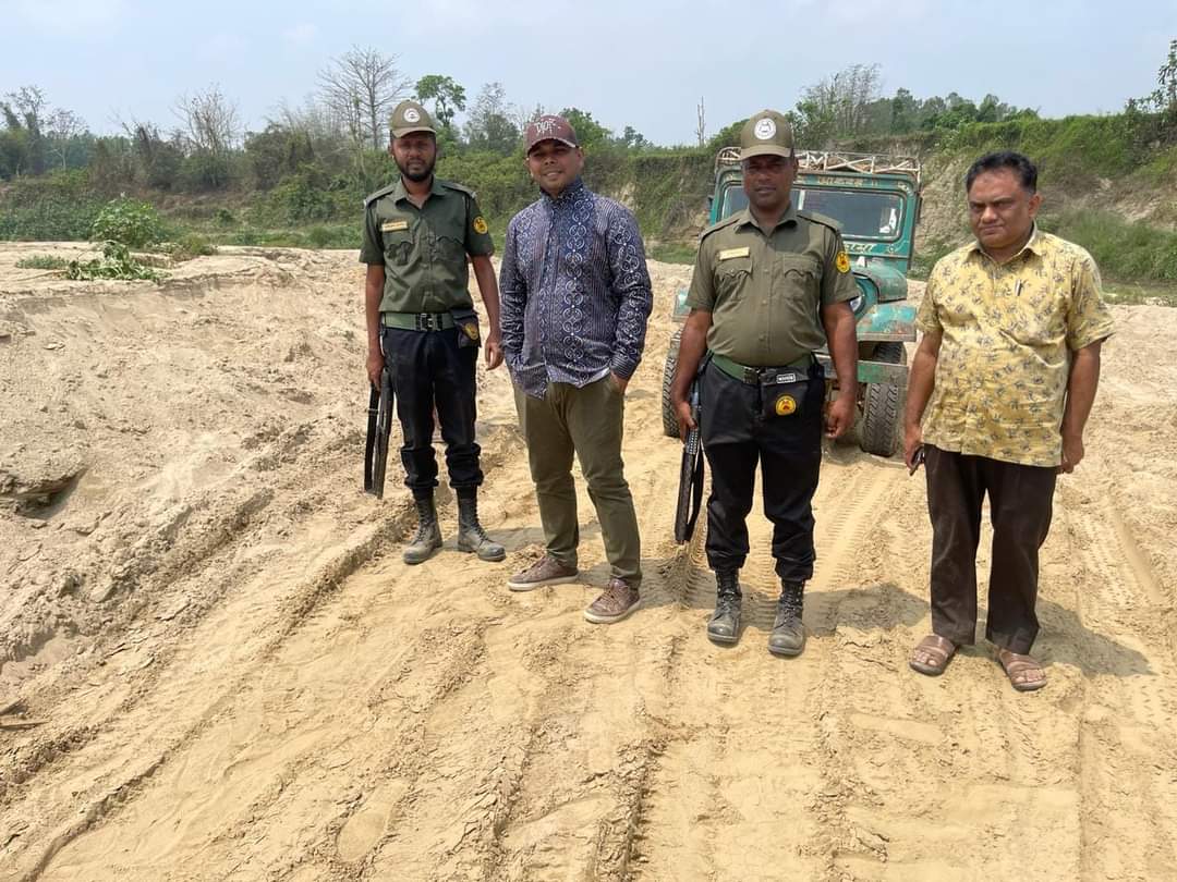 ফটিকছড়িতে ভ্রাম্যমাণ আদালতে অভিযান: ড্রামট্রাক জব্দসহ জরিমানা আদায়