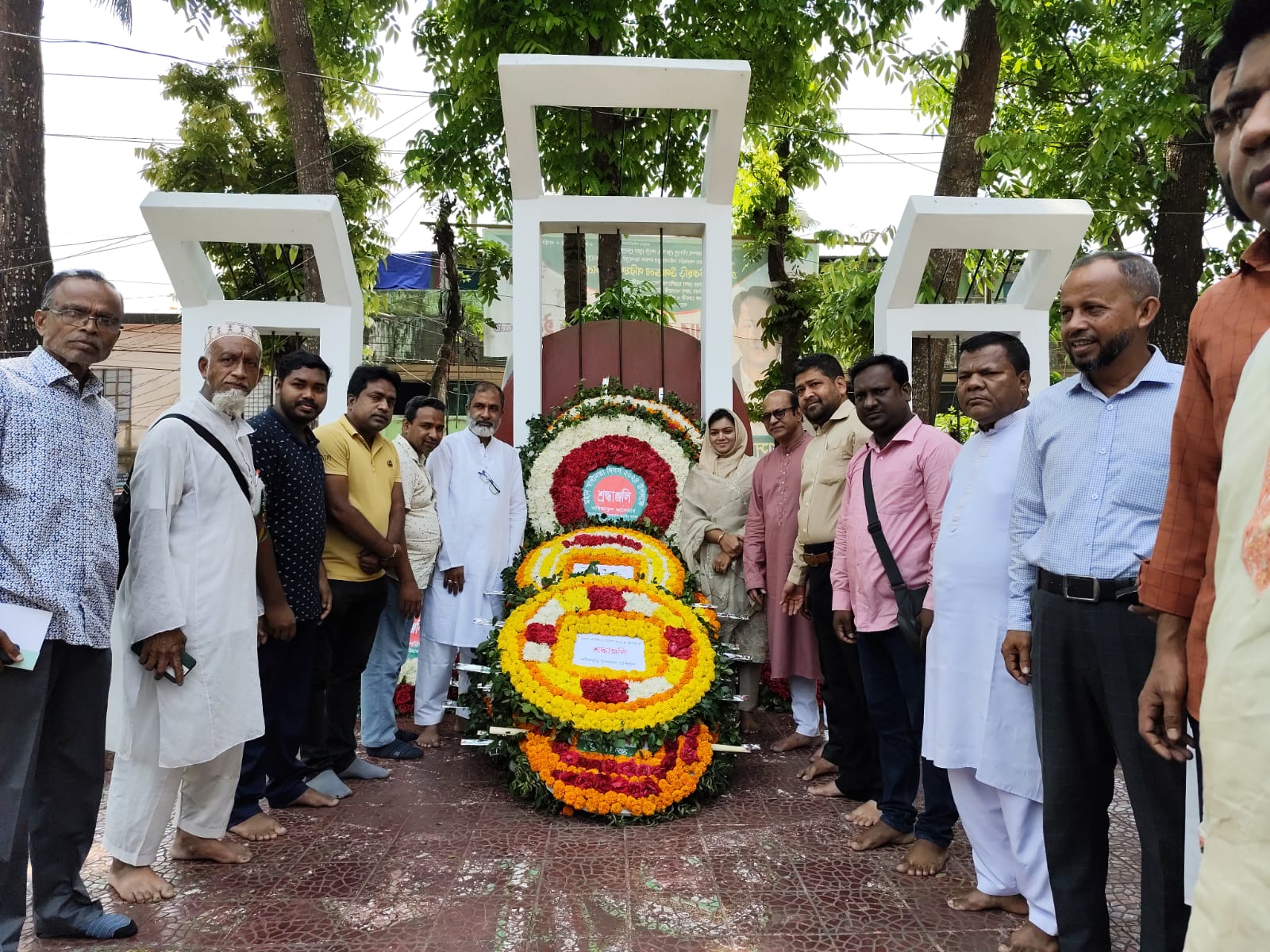 মহান স্বাধীনতা ও জাতীয় দিবস উপলক্ষে ফটিকছড়ি উপজেলা প্রেসক্লাবের পুষ্পস্তবক অর্পণ