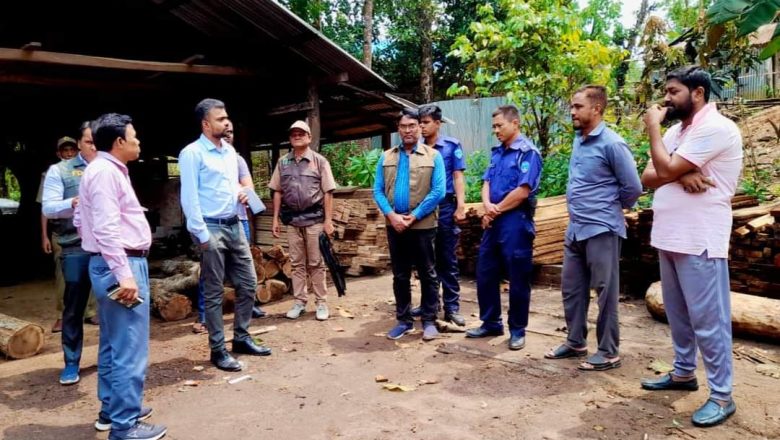 ফটিকছড়িতে অবৈধ করাতকল বন্ধ, চোরাই কাঠ জব্দ