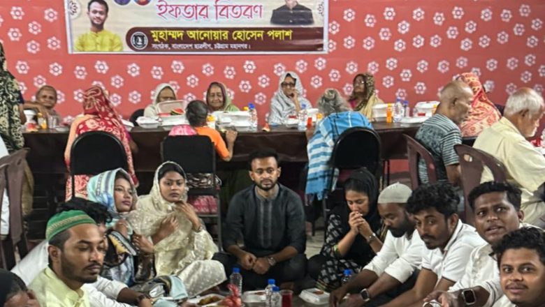 বৃদ্ধাশ্রমের বাসিন্দাদের সঙ্গে মহসিন কলেজ ছাত্রলীগ নেতাকর্মীদের ইফতার