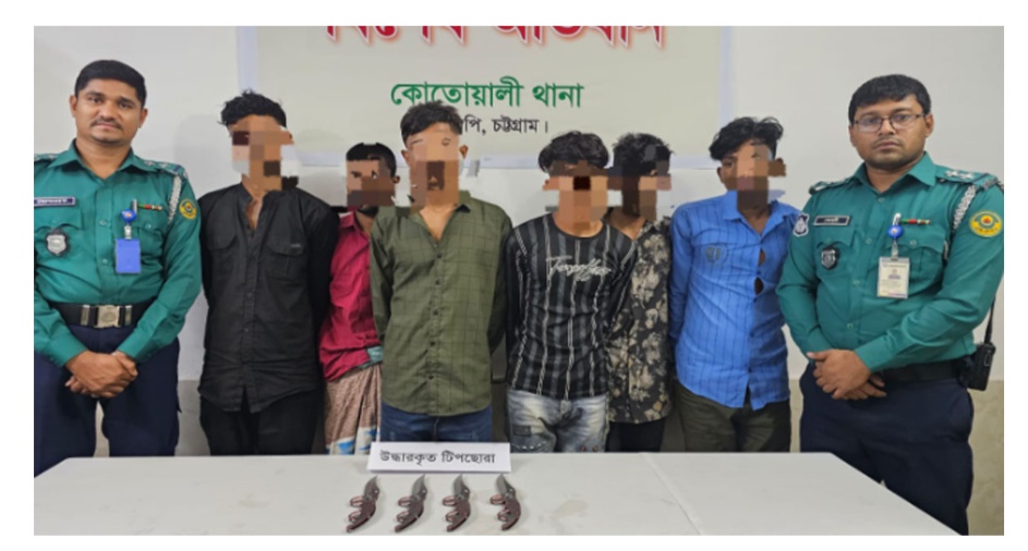 চট্টগ্রামে ডাকাতির প্রস্তুতিকালে গ্রেফতার ৬