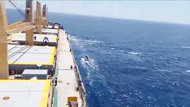 সোমালির হাতে ‘জিম্মি’ ২৩ নাবিক ফেরার অপেক্ষা!