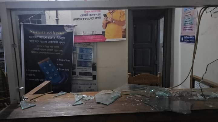 বান্দরবানের ব্যাংকে কেএনএফ’র দুর্ধর্ষ ডাকাতি,ম্যানেজারকে অপহরণ