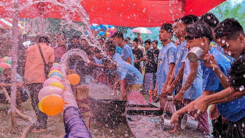 বান্দরবানে ‘সাংগ্রাই’ উৎসবে পানি খেলায় মেতেছে মারমা সম্প্রদায়