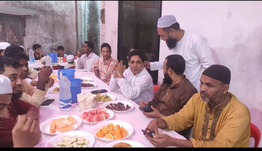 রোসাংগিরীতে আওয়ামী যুবলীগ ও স্বেচ্ছাসেলীগসহ অঙ্গসংগঠনের ইফতার মাহফিল অনুষ্ঠিত
