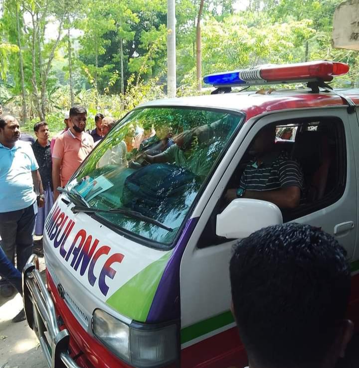 লামায় আসামি ধরতে গিয়ে দায়ের কোপে পুলিশ সদস্য আহত