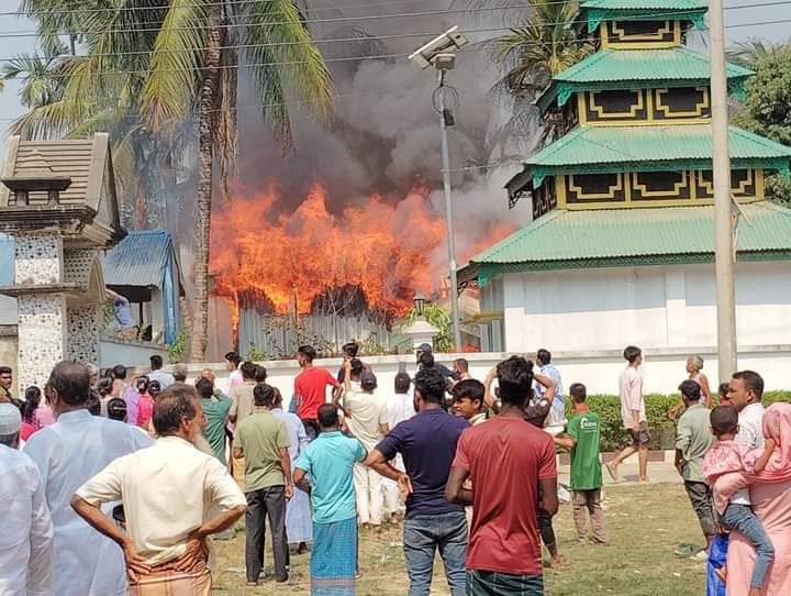 লামায় বৌদ্ধ বিহারে আগুন, ম্লান সংগ্রাই উৎসব