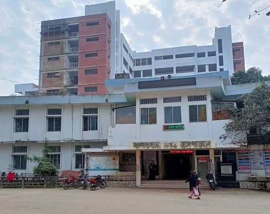 বান্দরবানে চাঁদের গাড়ি উল্টে আহত ১২