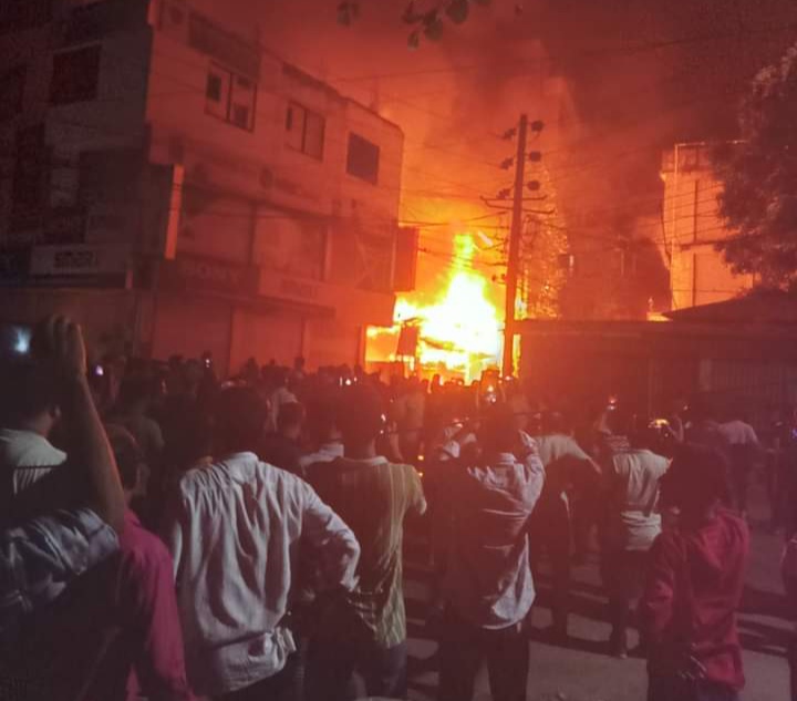 বান্দরবানে আগুনে পুড়লো দোকান-ঘর