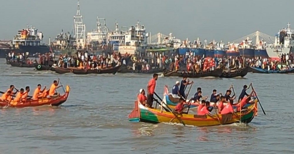 কর্ণফুলীতে  সাম্পান খেলায় চ্যাম্পিয়ন তারেক মাঝি