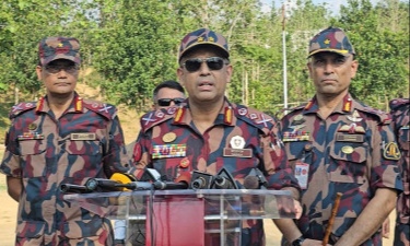 বান্দরবানে সীমান্ত পরিদর্শনে বিজিবি মহাপরিচালক