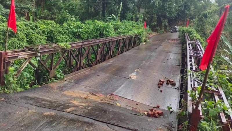 বান্দরবানের সাথে রুমা-থানচির সড়ক যোগাযোগ বন্ধ, নেই বিদ্যুৎ ও নেটওয়ার্ক