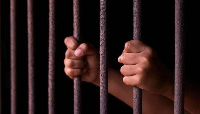 মাছ বিক্রেতার ৩ কোটি টাকা আত্মসাৎ, গ্রেফতার ২