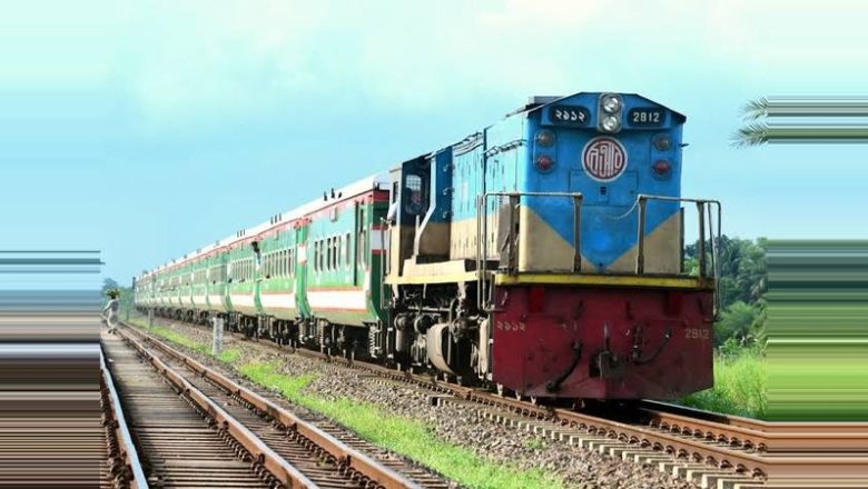 ইঞ্জিনের হুক খুলে বিকল ‘কক্সবাজার এক্সপ্রেস’ ট্রেন