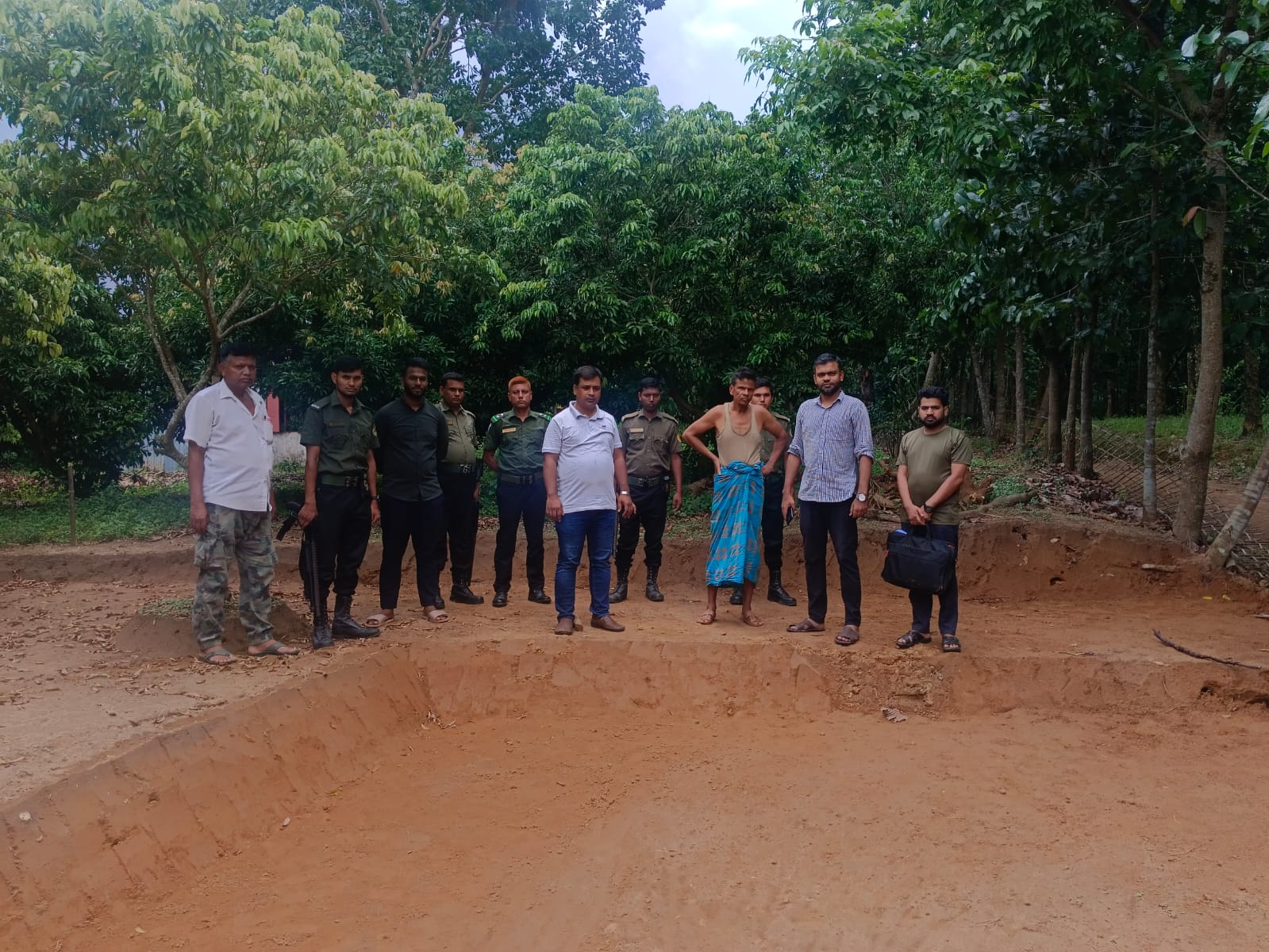 ফটিকছড়িতে অবৈধভাবে টিলা কাটার অপরাধে জরিমানা