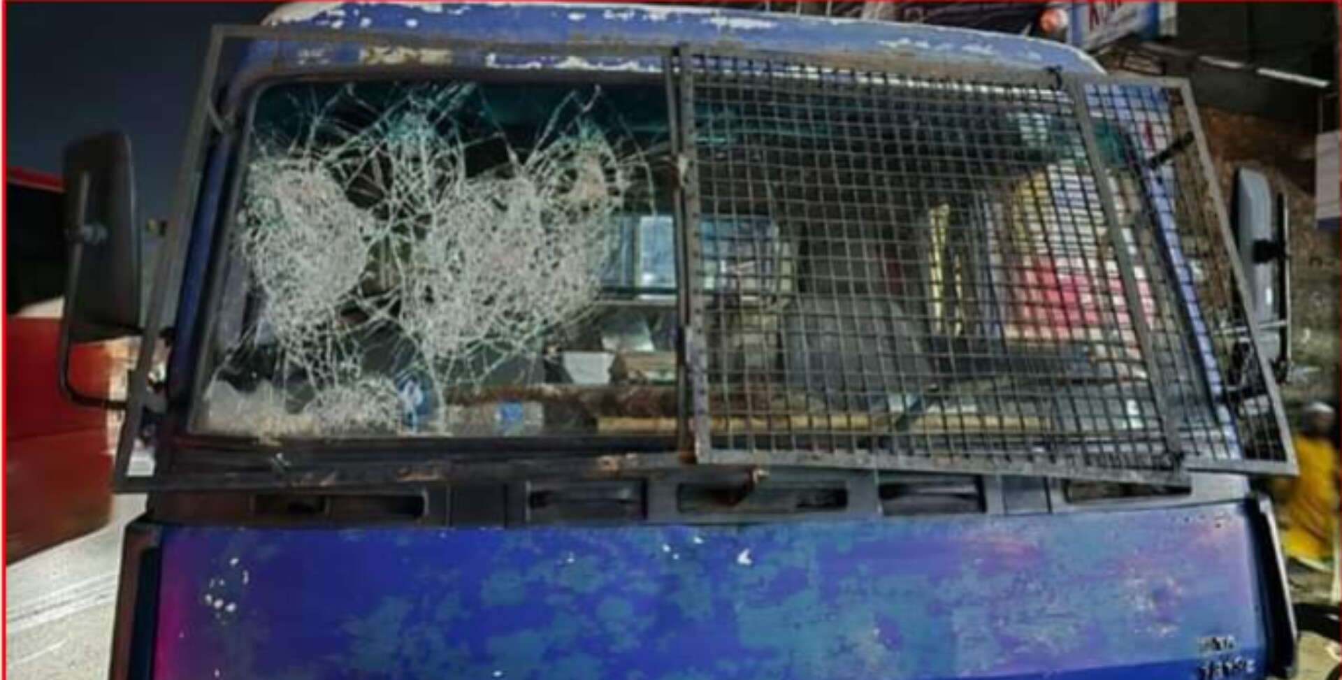 আনোয়ারায় উপর হামলা করে হ্যান্ডকাফসহ আসামী ছিনিয়ে নিয়েছে আওয়ামী লীগের নেতাকর্মীরা