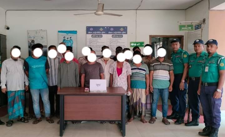 হালিশহরে জুয়ার সরঞ্জামসহ ২২ জন জুয়াড়ি গ্রেফতার