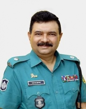 পুলিশ কর্মকর্তা কামরুল হাসানের সম্পদের পাহাড়,স্ত্রীকে কিনে দিয়েছেন ৫ টি জাহাজ