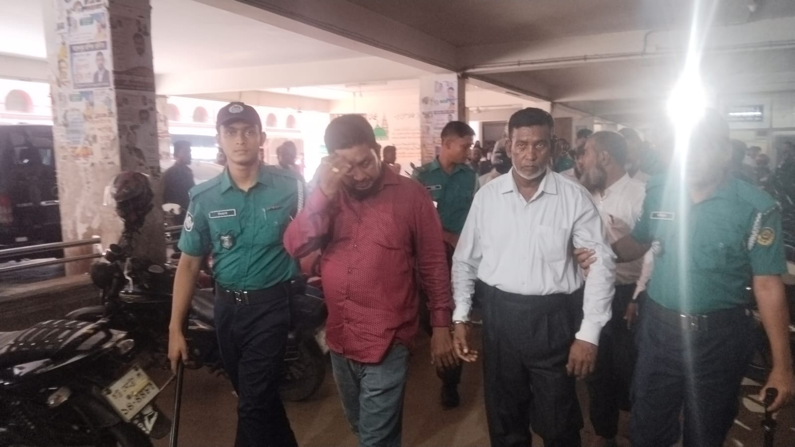 আলোচিত বহদ্দারহাট ফ্লাইওভার ধস মামলায় ঠিকাদারি প্রতিষ্ঠানের ৮ জনের কারাদণ্ড