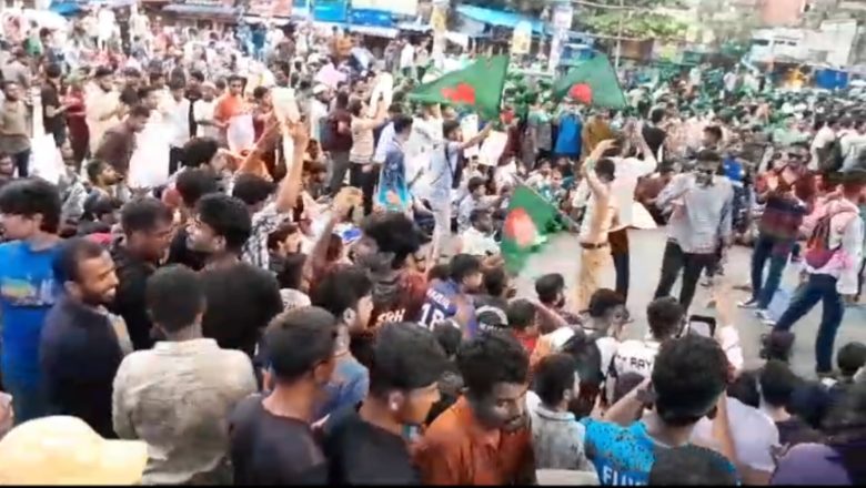 কোটা বাতিলের দাবিতে নগরীতে চবি শিক্ষার্থীদের সড়ক অবরোধ 