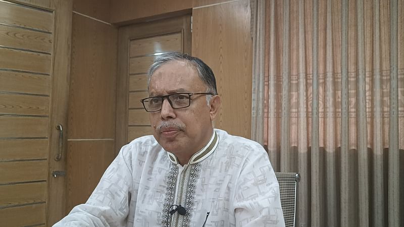 শিক্ষার্থীদের দাবির মুখে শেষ পর্যন্ত পদ ছাড়লেন চবি উপাচার্য