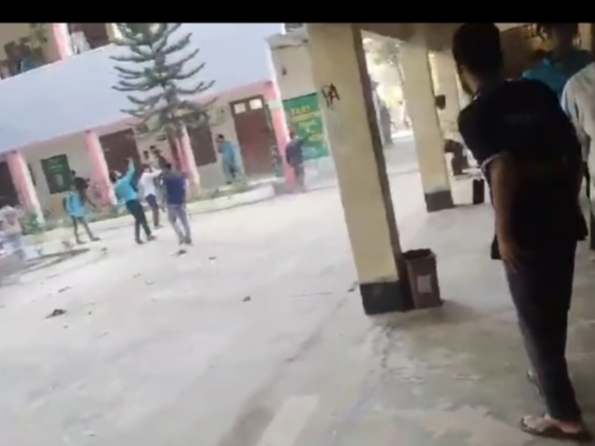 চট্টগ্রাম পলিটেকনিকে শিক্ষার্থীদের উপর ছাত্রদল পরিচয়ে বহিরাগতদের হামলা,আহত ৮