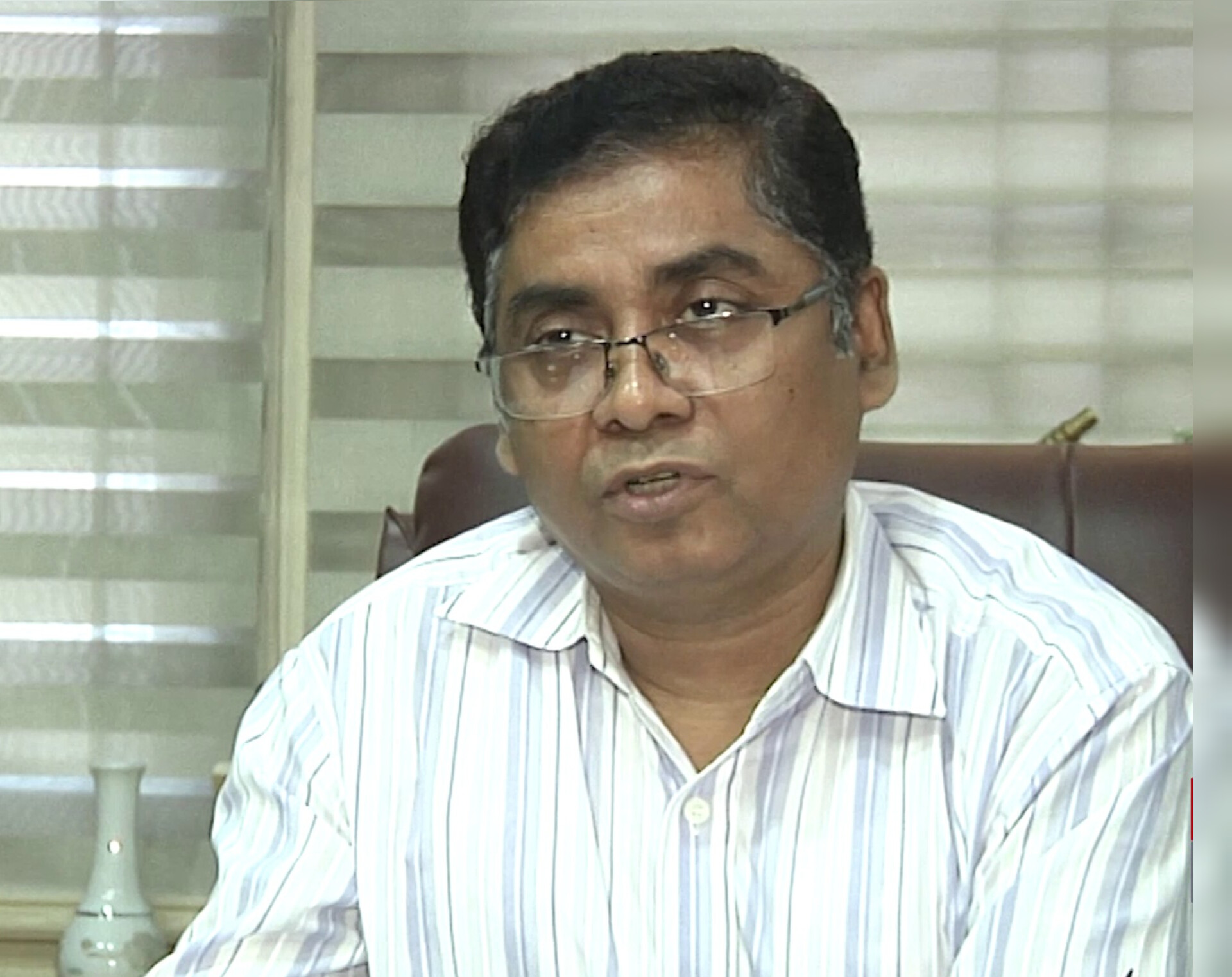 চট্টগ্রামে বিদ্যুৎ অফিসে ডেকে নিয়ে সাংবাদিককে হুমকি দিলো প্রধান প্রকৌশলী