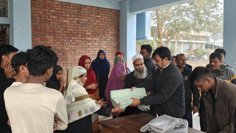 সিকৃবিতে বৈষম্যবিরোধী ছাত্র আন্দোলনের শীতবস্ত্র বিতরণ
