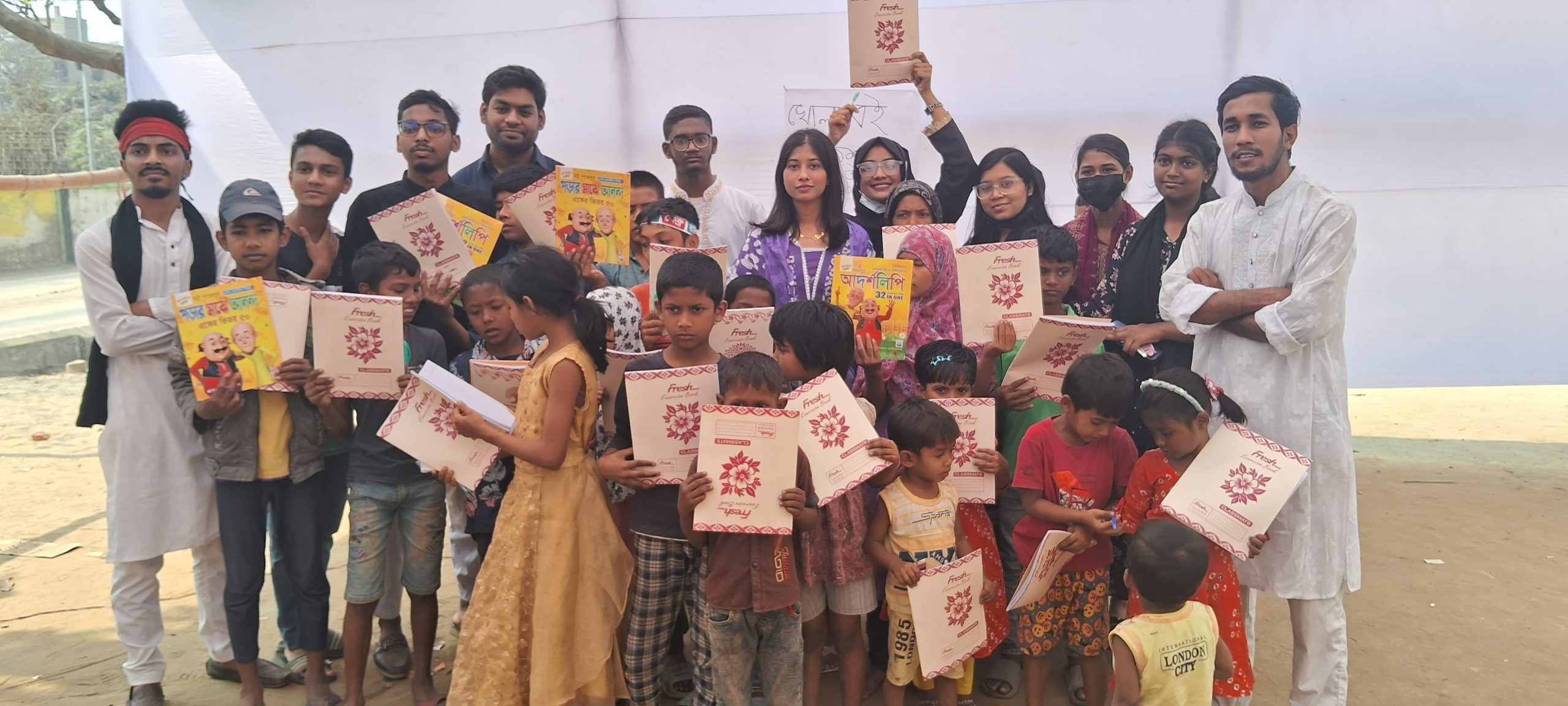 চট্টগ্রামে সুবিধা বঞ্চিতদের পাশে ‘খোলা বই পাঠশালা’