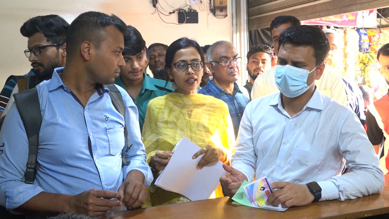 অতিরিক্ত ভাড়া আদায় করছিল শাহী ও জোনাকি, অভিযানে তিন কাউন্টারকে জরিমানা