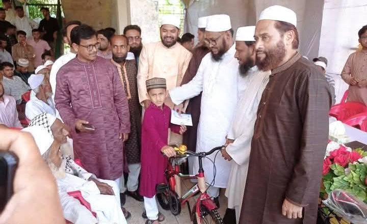 ৪১ দিন পাঁচ ওয়াক্ত নামাজ জামায়াতে পড়ে সাইকেল জিতলেন ১৭ শিশু