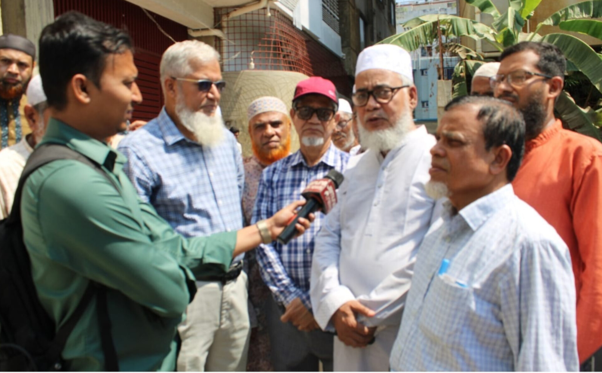 চট্টগ্রাম নগরবদ্ধতা কাটাতে কোটি টাকায় খাল খনন করছে জামায়াত ইসলামী