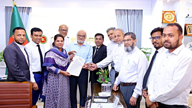 ‘চট্টগ্রামে হাইকোর্ট বেঞ্চ বাস্তবায়ন পরিষদ’ এর  স্মারকলিপি প্রদান