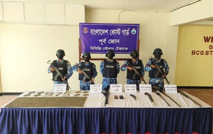 টেকনাফে বিদেশি জি-৩ রাইফেল ও দেশীয় আগ্নেয়াস্ত্র উদ্ধার