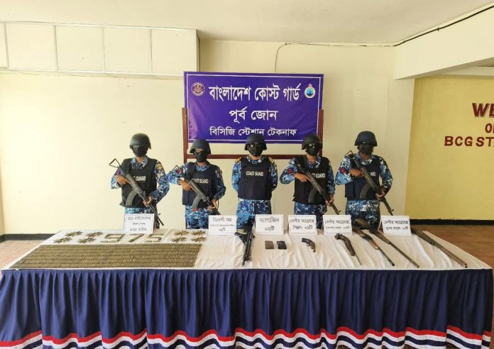 টেকনাফে বিদেশি জি-৩ রাইফেল ও দেশীয় আগ্নেয়াস্ত্র উদ্ধার