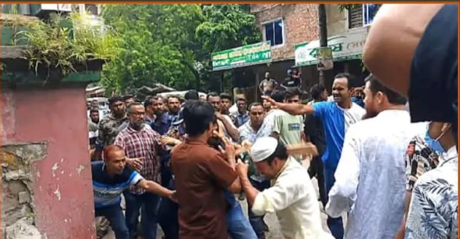 সাতক্ষীরা প্রেসক্লাবে রক্তাক্ত সংঘর্ষ: প্রেসক্লাবের সভাপতি-সাংবাদিকসহ আহত ৩০, সাংবাদিক সমাজে উত্তেজনা