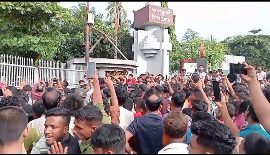 কর্ণফুলী ইপিজেডে পোশাক কারখানায় ভয়াবহ অগ্নিকাণ্ড, আগুন নিয়ন্ত্রণে কাজ করছে ফায়ার সার্ভিস, সেনাবাহিনী ও নৌবাহিনী