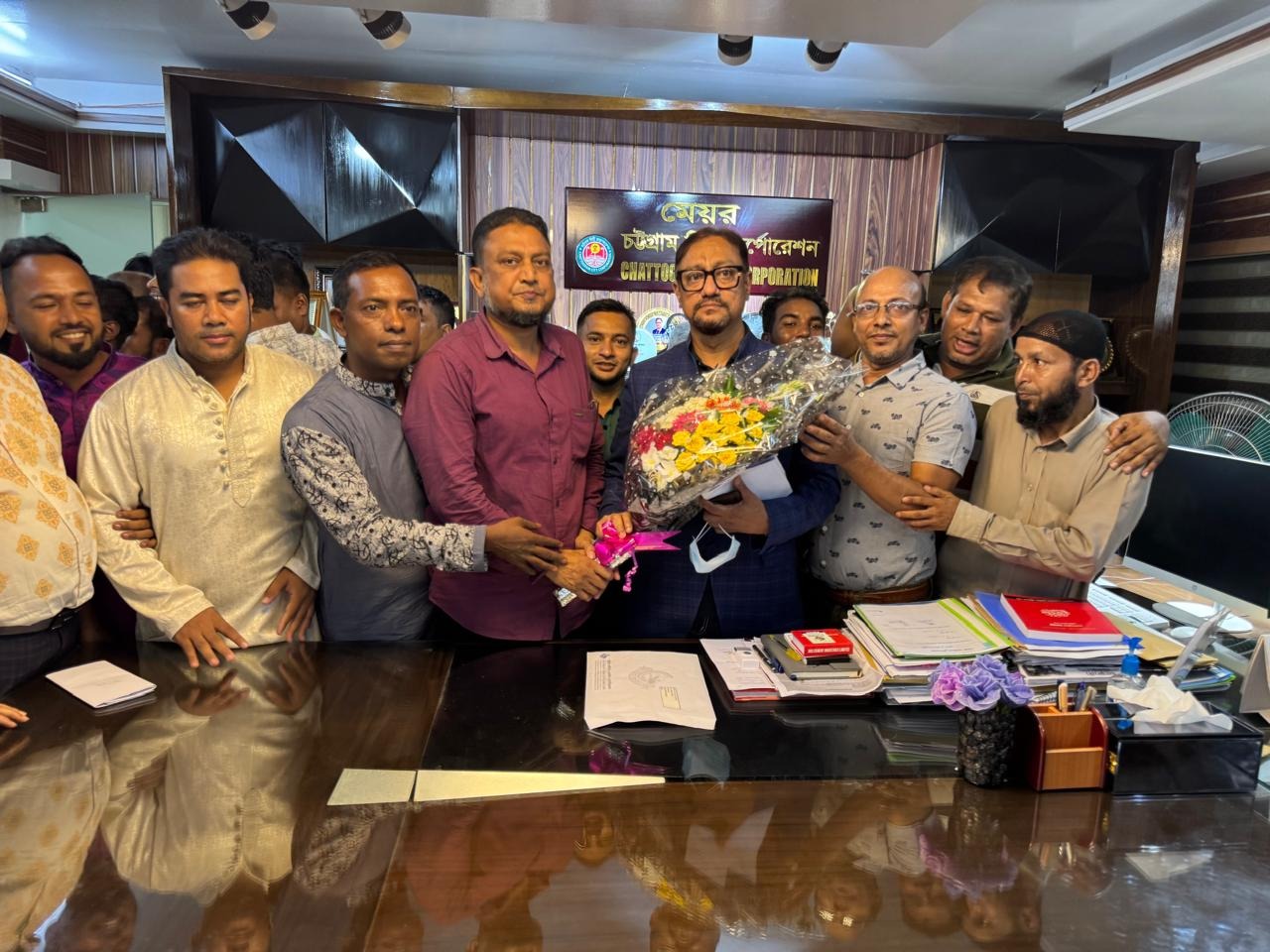 চসিক মেয়রের সাথে নগর মেট্রো সার্ভিস কমিটির শুভেচ্ছা বিনিময়