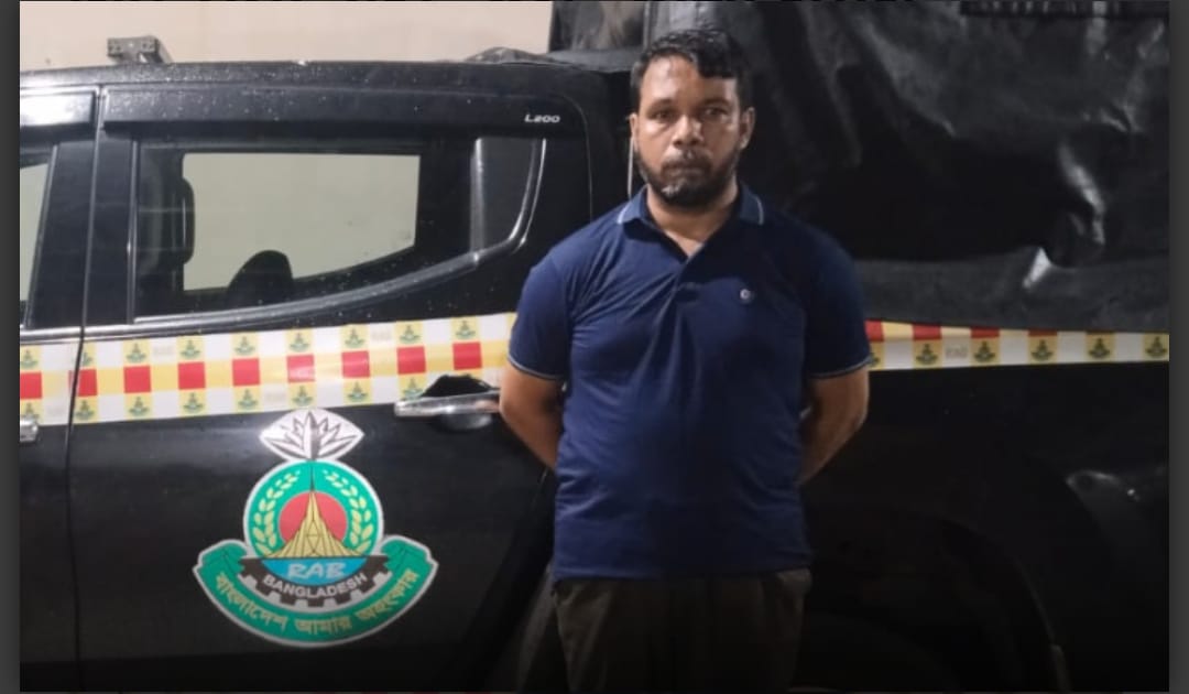 বায়েজিদে র‍্যাবের অভিযানে পলাতক আসামি গ্রেফতার, চাঁদাবাজি ও ডাকাতির সঙ্গে জড়িত থাকার স্বীকারোক্তি
