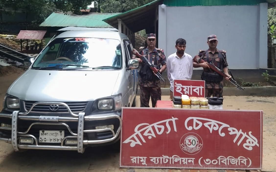 রামুতে মাইক্রোবাসের ট্যাংকিতে লুকানো ৮০ হাজার ইয়াবা উদ্ধার